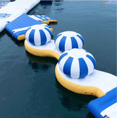 スリーキャップス